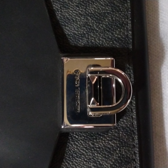 Michael Kors, Leather Wallet/Wristlet, with Logo,Black with Gold, New,Never used - Picture 5 of 8